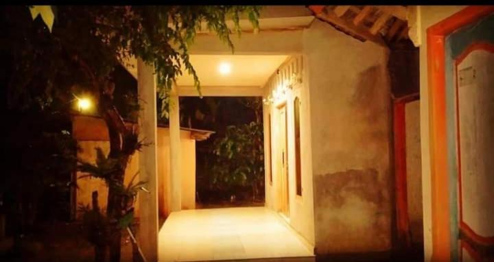 Eltari Homestay تيتيباتو الغرفة الصورة
